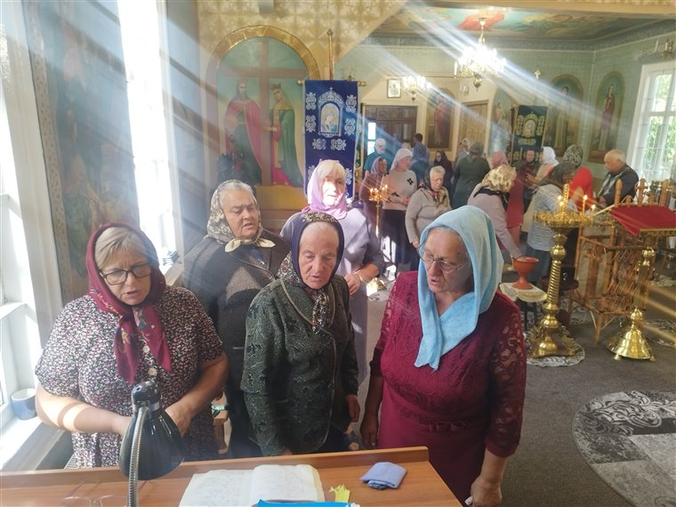 La strană, spre sfârșitul Liturghiei